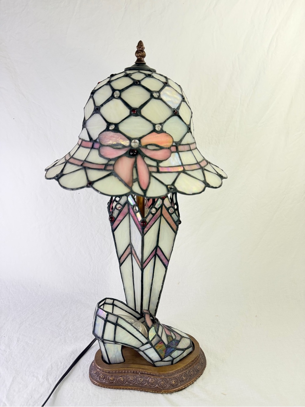 Dale Tiffany Style Stained Glass Shoe Hat Lamp Pink White Vanity Accent Light